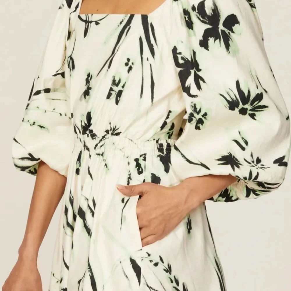Tanya Taylor
ADD TO HEARTS
Stevie Romper - Picture 2 of 12